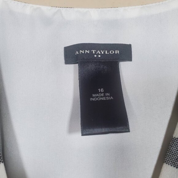 Ann Taylor Gingham Fit & Flare Dress – Size 16 - Picture 6 of 7